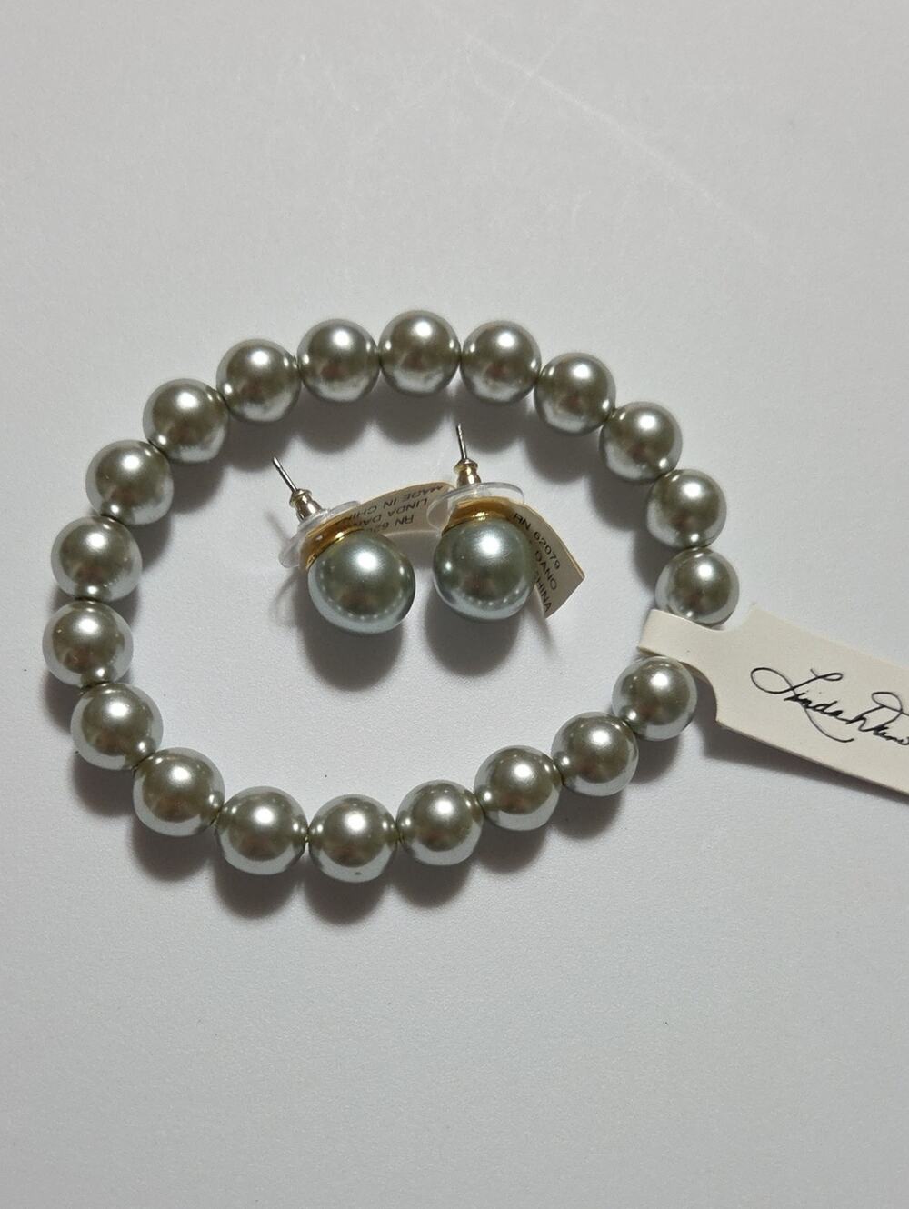 NWT Linda Dano Gray Faux Pearl Stretch Bracelet & Post Earrings Jewelry Set